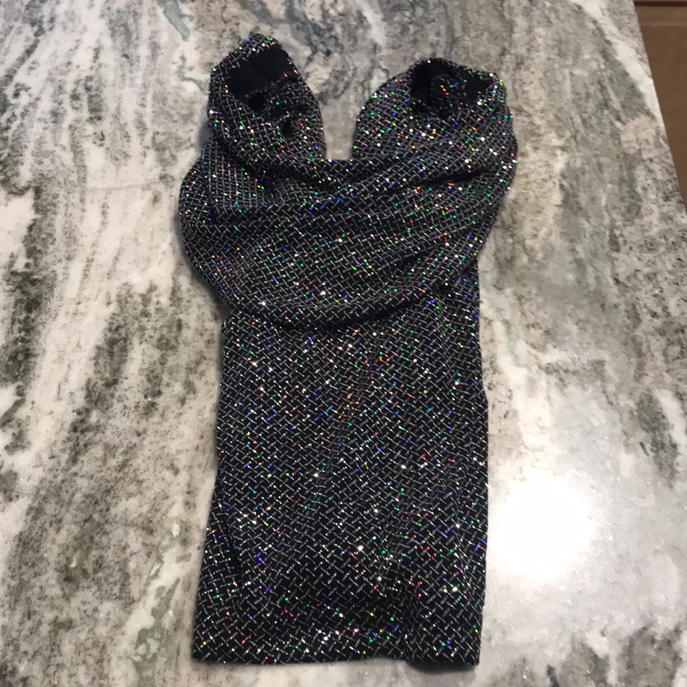 Super comfortable but formal top. Can be worn off the shoulders as well. - Picture 6 of 6